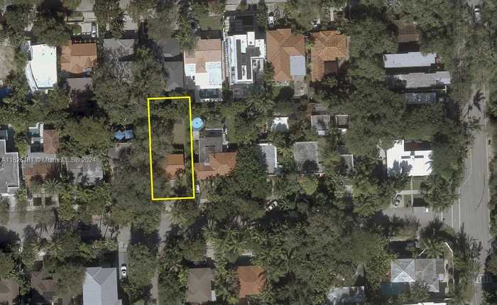 photo 10: 2235 Overbrook St, Miami FL 33133