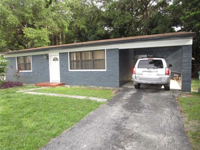 photo 1: 1670 NE 146th St, Miami FL 33181