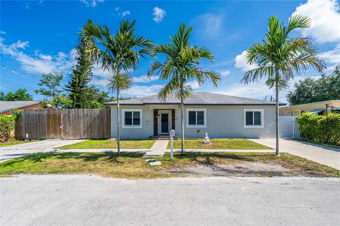 photo 25: 2126 NW 89th Ter, Miami FL 33147