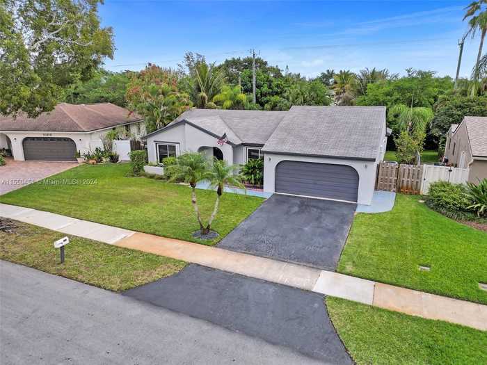 photo 1: 5120 SW 115th Ave, Cooper City FL 33330