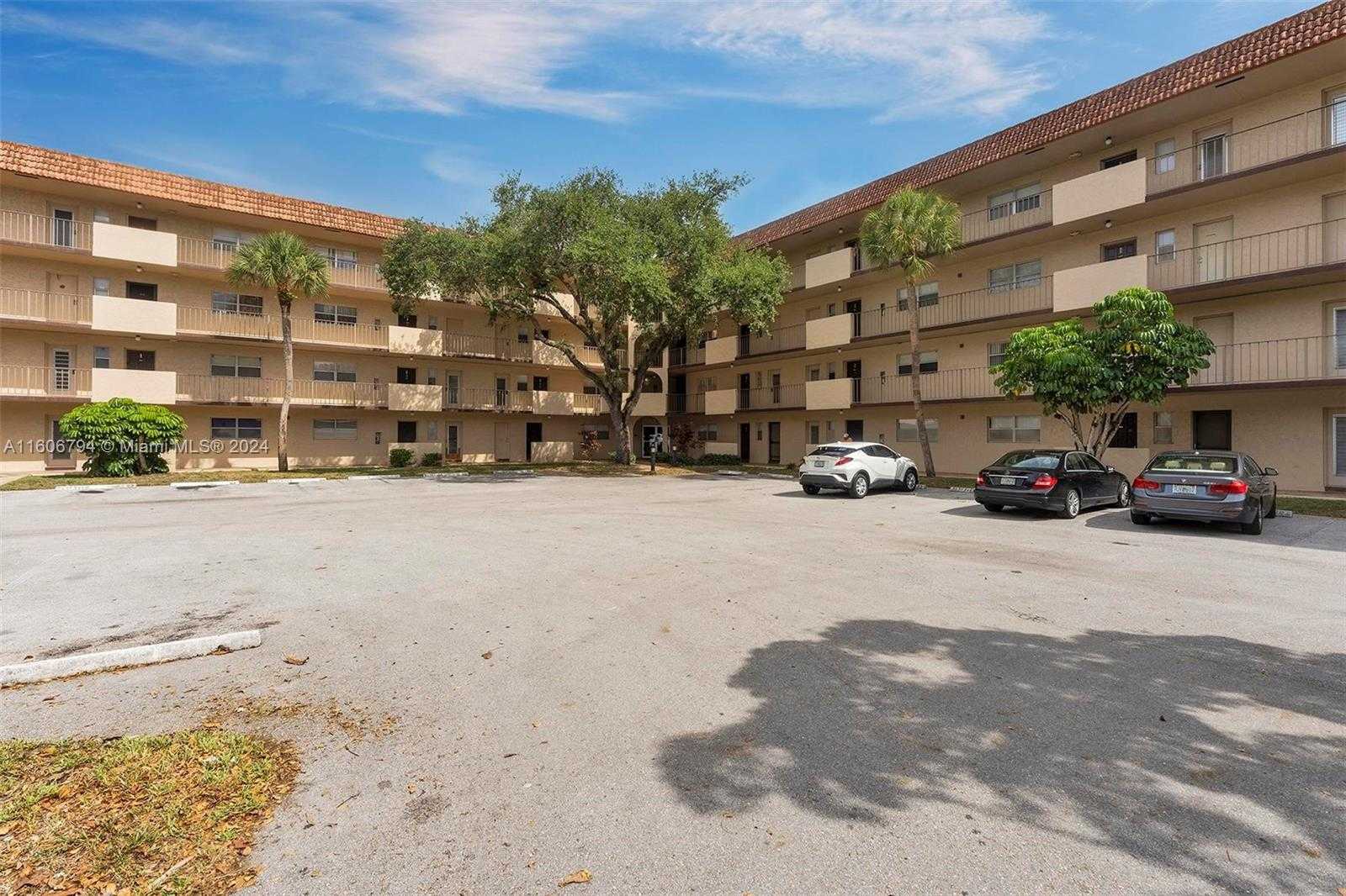 photo 1: 6301 N FALLS CIRCLE DRIVE Unit 408, Lauderhill FL 33319