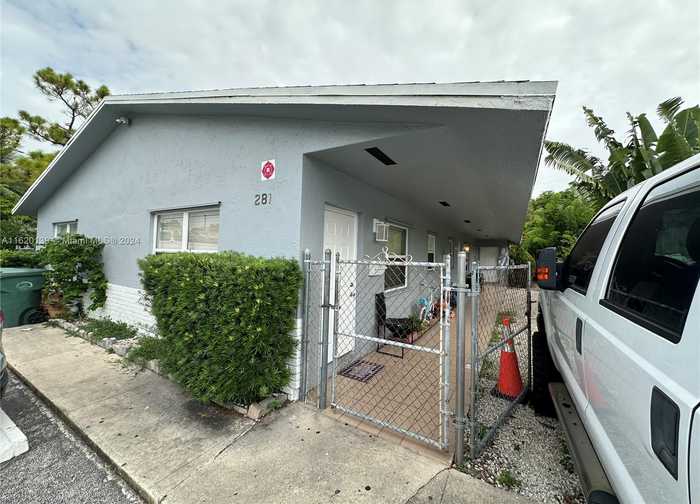 photo 1: 281 NW 43rd St, Oakland Park FL 33309