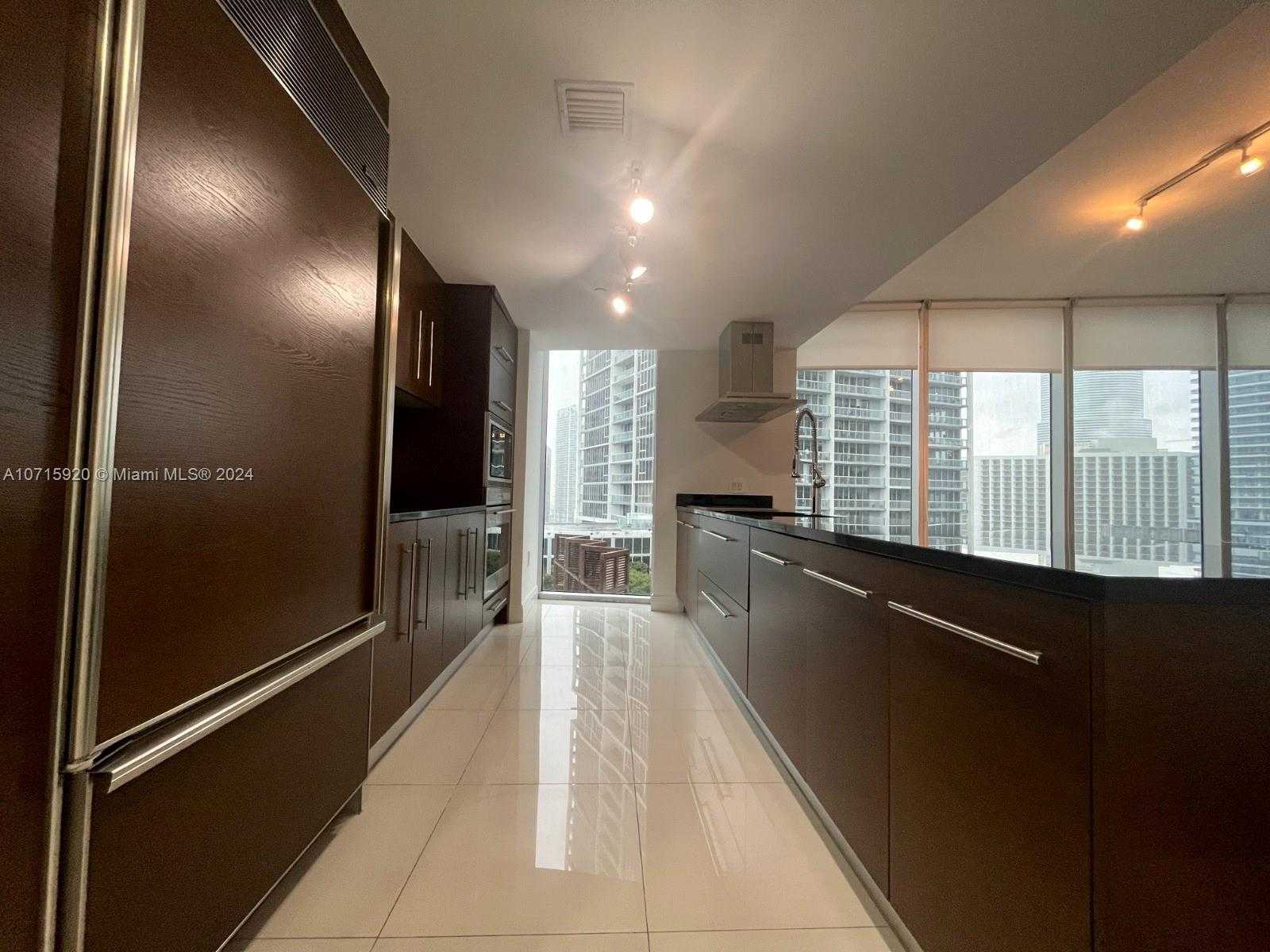 photo 3: 495 Brickell Ave Unit 1710, Miami FL 33131