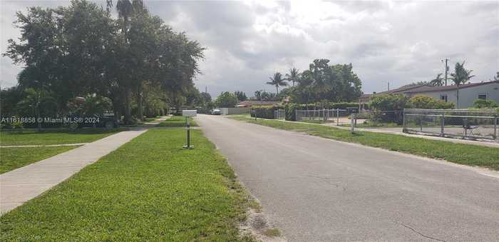 photo 2: 9770 SW 53rd St, Miami FL 33165