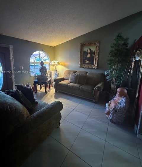 photo 3: 2756 W 54th St, Hialeah FL 33016