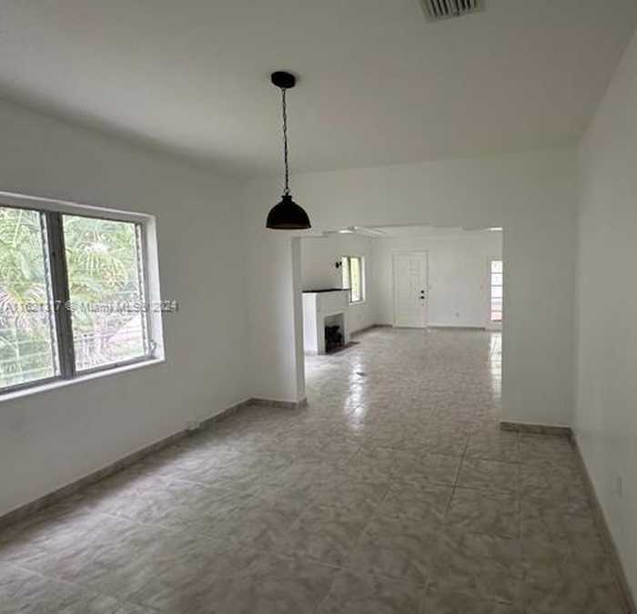 photo 2: 1550 SW 13th St, Miami FL 33145