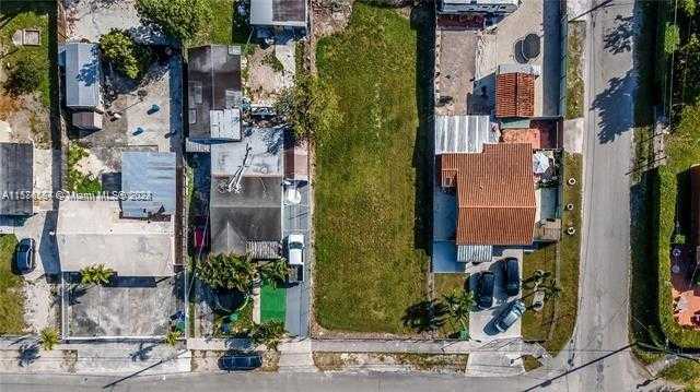 photo 3: 2886 NW 98 ST, Miami FL 33147