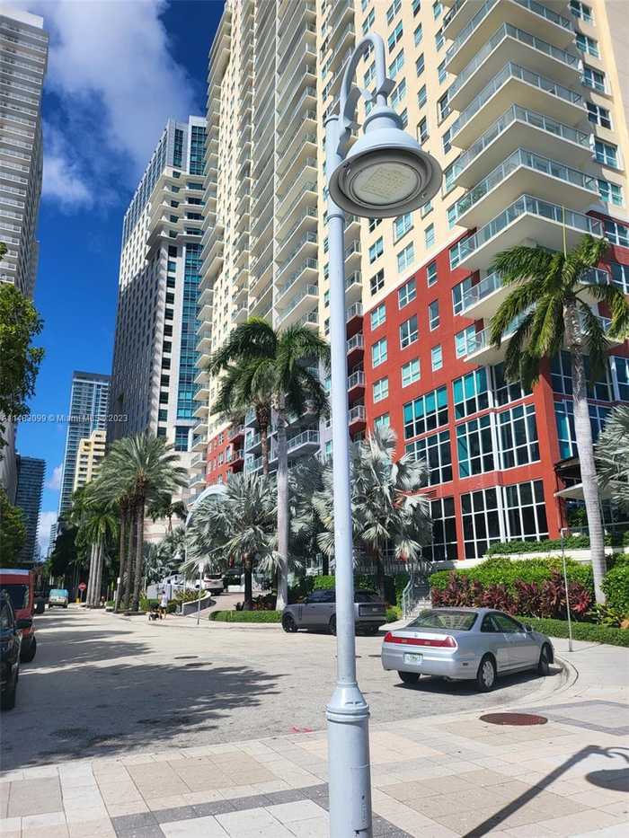 photo 2: 1155 Brickell Bay Dr Unit 802, Miami FL 33131