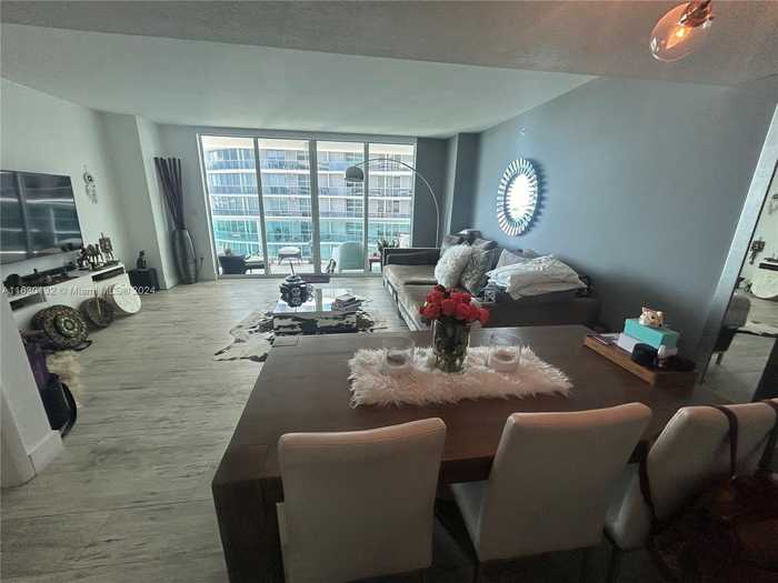 photo 2: 1800 N Bayshore Dr Unit 3411, Miami FL 33132