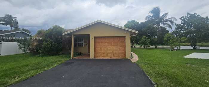 photo 25: 6605 NW 77th St, Tamarac FL 33321