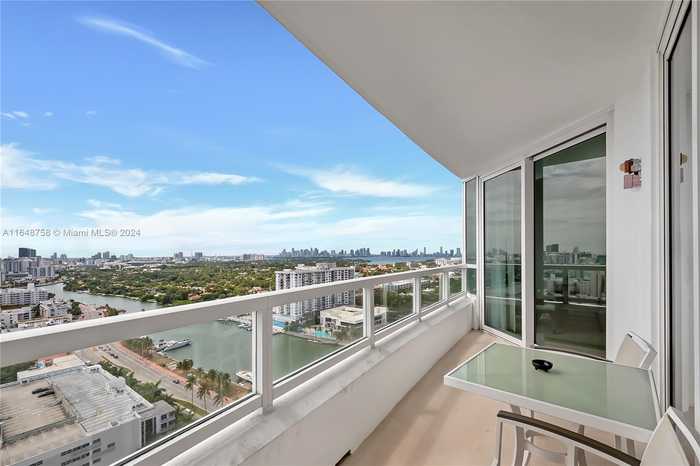 photo 2: 4401 Collins Ave Unit 2406, Miami Beach FL 33140