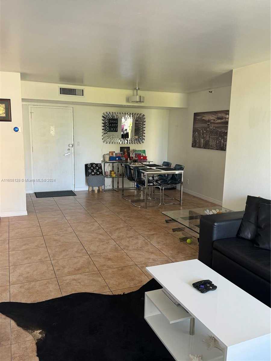 photo 3: 290 174th St Unit 511, Sunny Isles Beach FL 33160