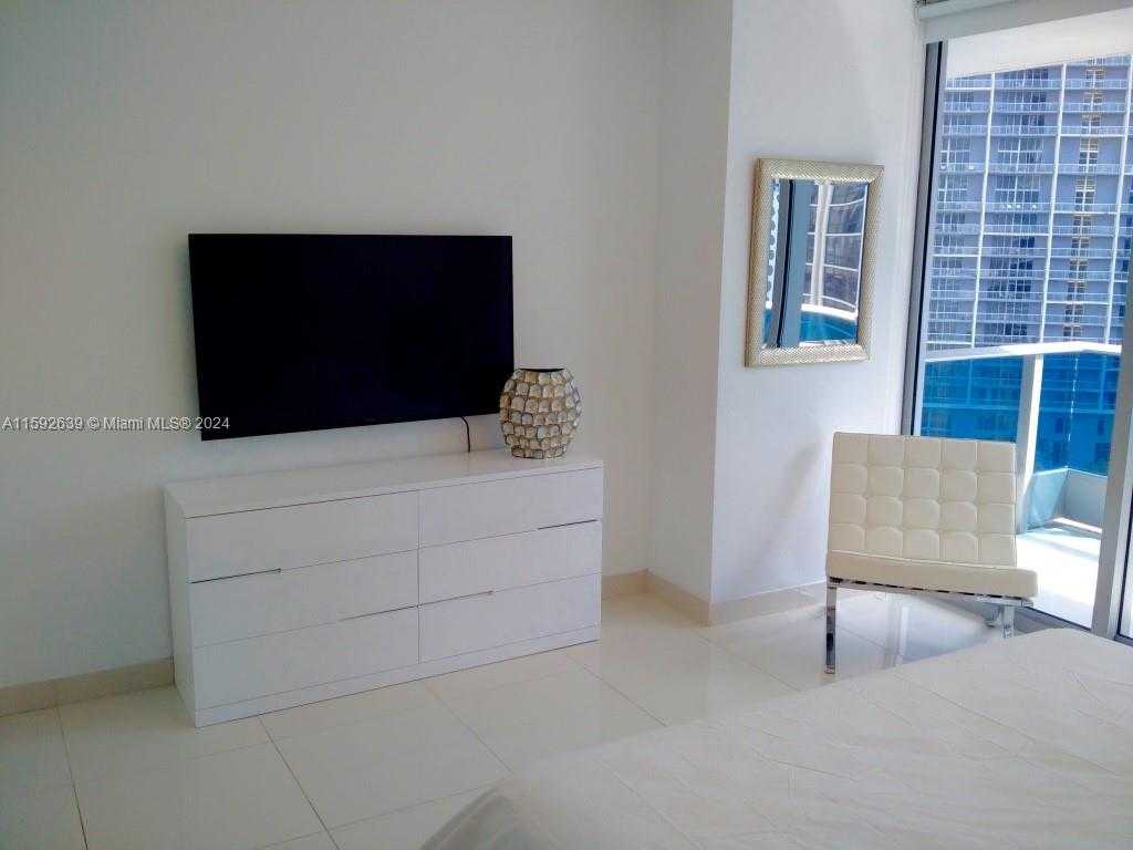 photo 3: 200 Biscayne Boulevard Way Unit 906, Miami FL 33131