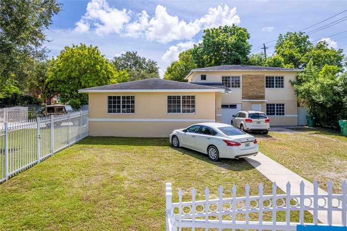 photo 1: 3725 NW 11th Ave, Miami FL 33127