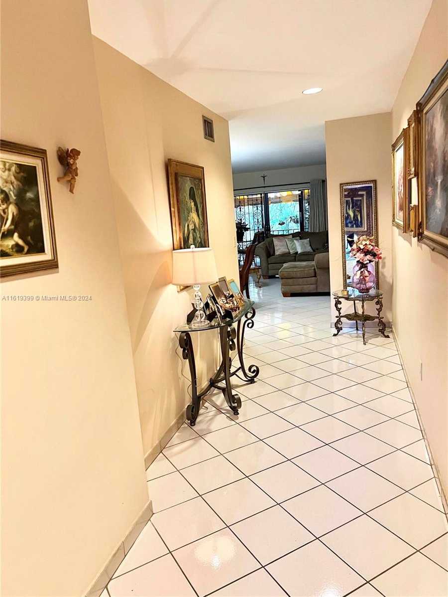 photo 3: 7117 Ballantrae Ct, Miami Lakes FL 33014