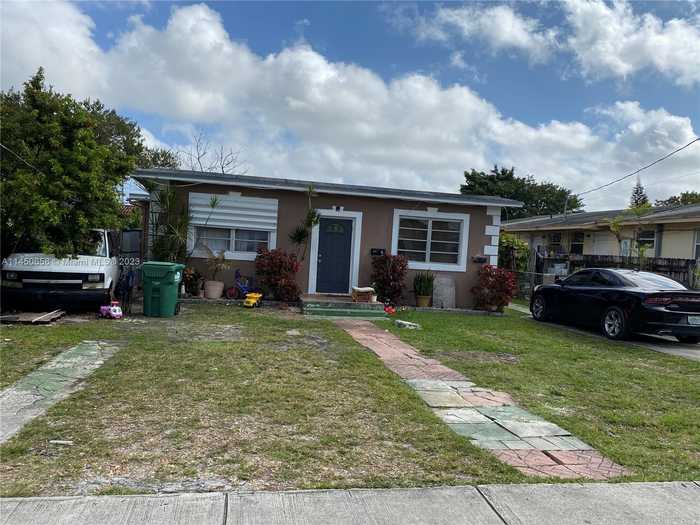 photo 1: 3849 SW 90th Ave, Miami FL 33165