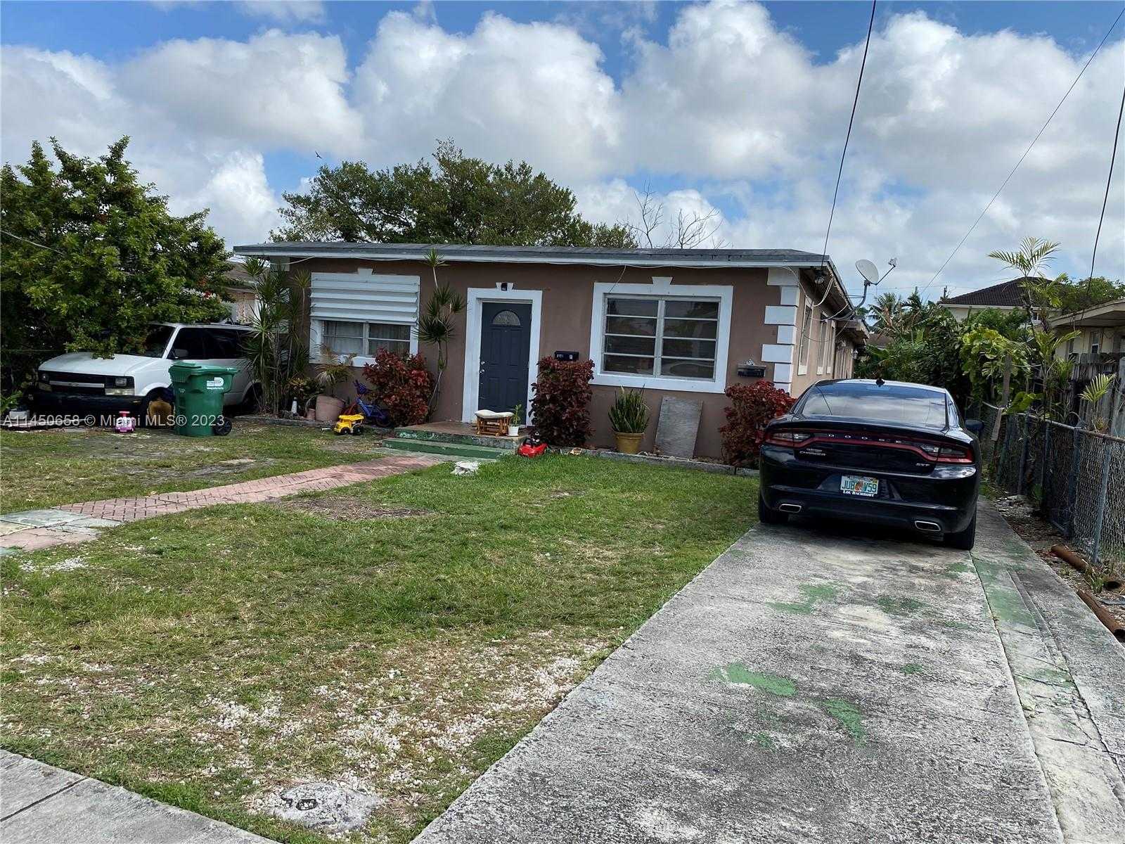 photo 2: 3849 SW 90th Ave, Miami FL 33165