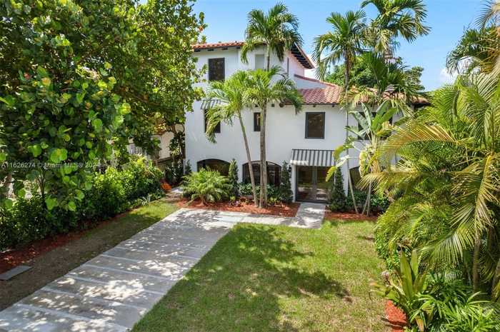 photo 1: 510 W 30th St, Miami Beach FL 33140