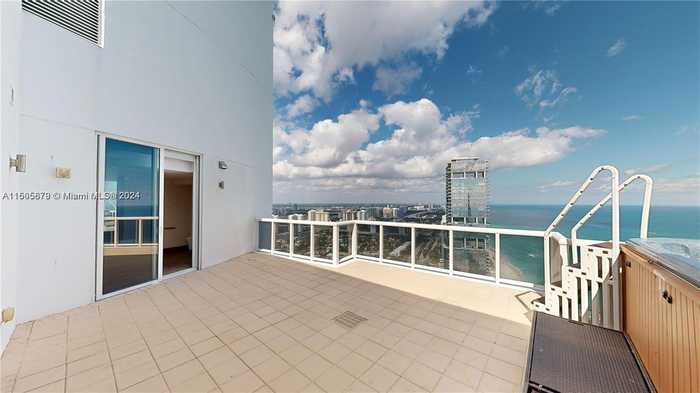 photo 2: 18201 Collins Ave Unit TS2, Sunny Isles Beach FL 33160