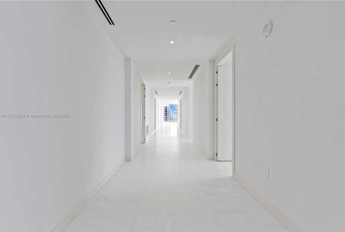 photo 2: 300 Biscayne Blvd Way Unit 3201, Miami FL 33131