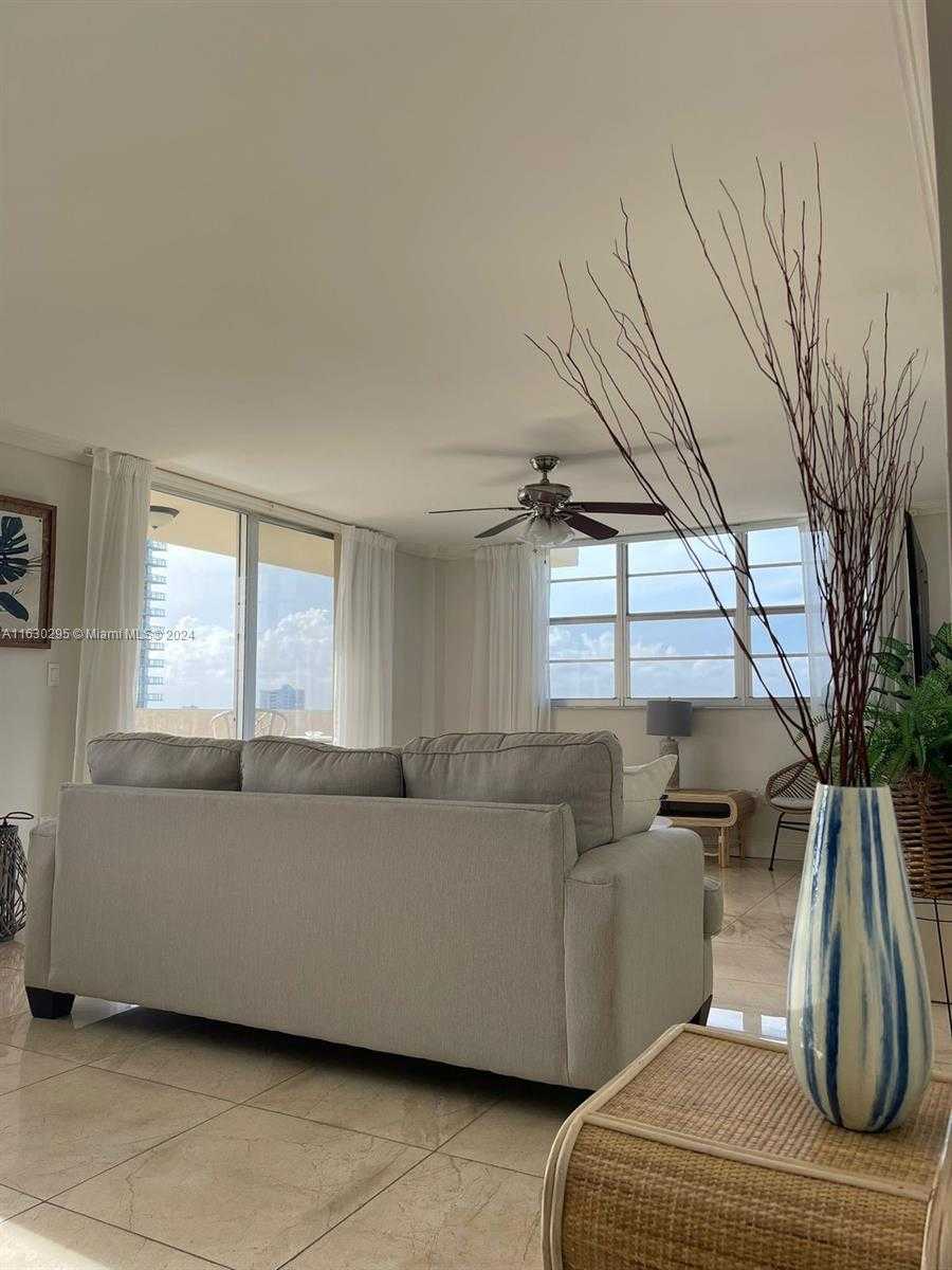 photo 3: Unit 1811, Hallandale Beach FL 33009