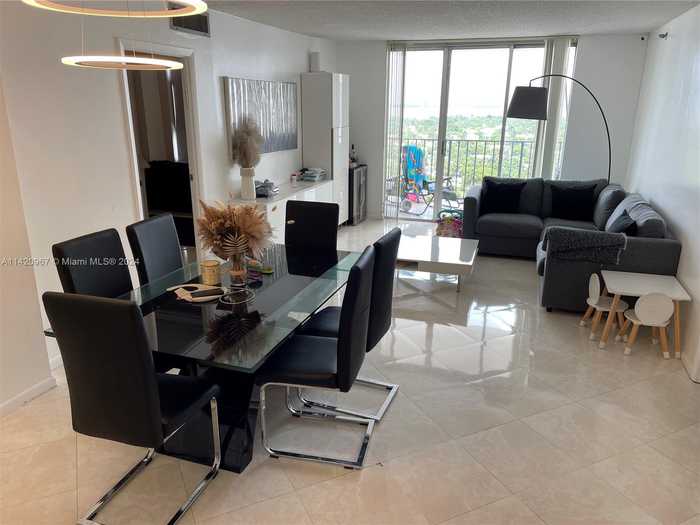 photo 2: 4101 Pine Tree Dr Unit 1731, Miami Beach FL 33140