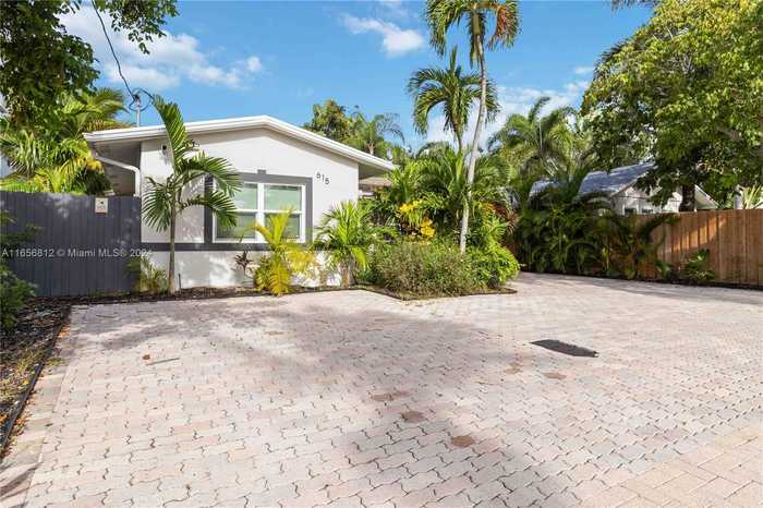 photo 2: 615 NE 13th Ave, Fort Lauderdale FL 33304