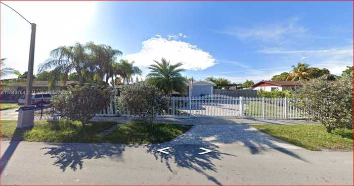 photo 1: 19050 SW 119th Ave, Miami FL 33177