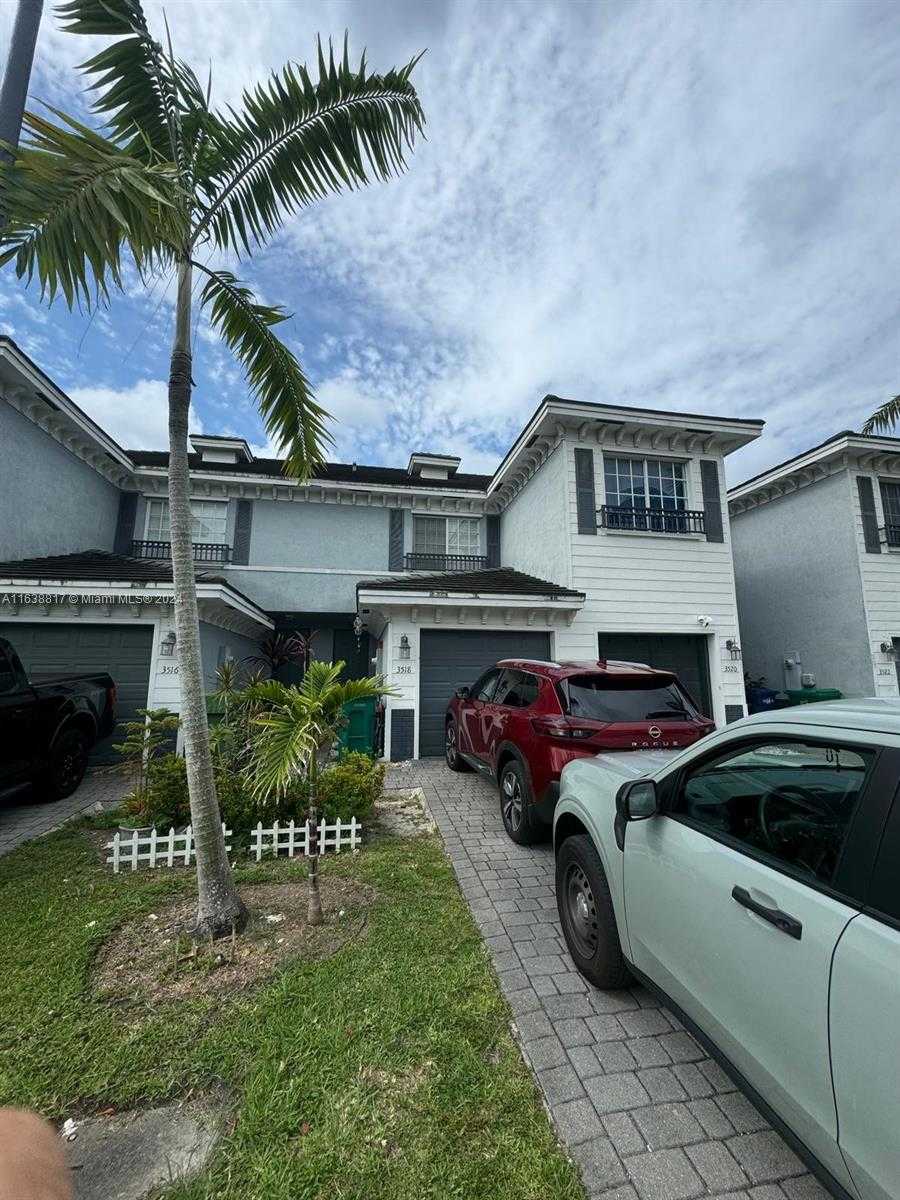 photo 3: 3518 NW 13th St, Lauderhill FL 33311