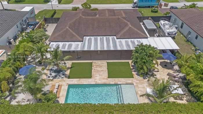 photo 2: 21403 SW 132nd Pl, Miami FL 33177