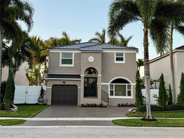 photo 2: 15835 NW 7th St, Pembroke Pines FL 33028