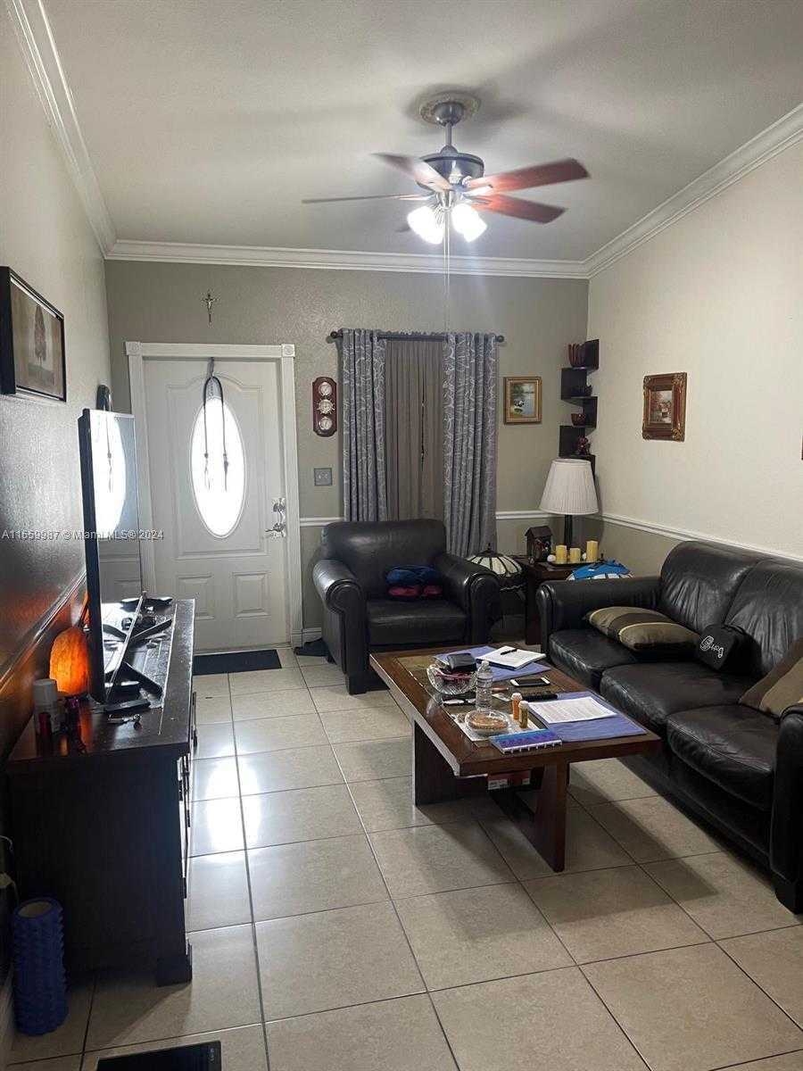 photo 1: 7659 NW 182nd Ln Unit 806, Hialeah FL 33015