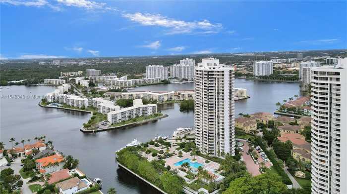 photo 2: 1000 Island Blvd Unit 2107, Aventura FL 33160