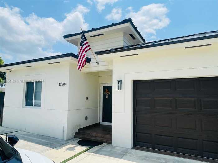 photo 2: 17304 SW 303rd St, Homestead FL 33030