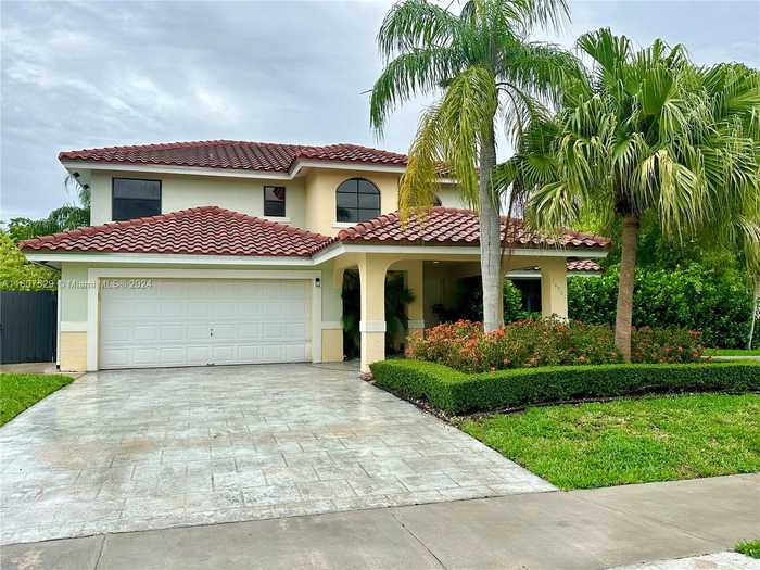 photo 1: 14901 SW 168 Ter, Miami FL 33187