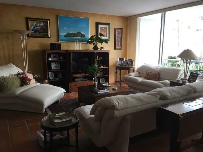 photo 2: 1408 Brickell Bay Dr Unit 211, Miami FL 33131