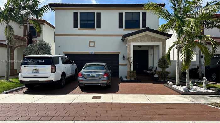 photo 1: 3592 W 104th Ter, Hialeah FL 33018