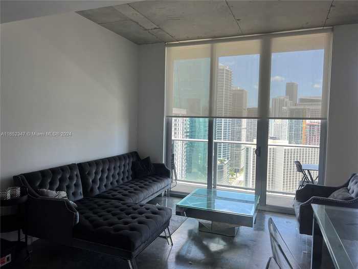 photo 2: 151 SE 1st St Unit 3109, Miami FL 33131