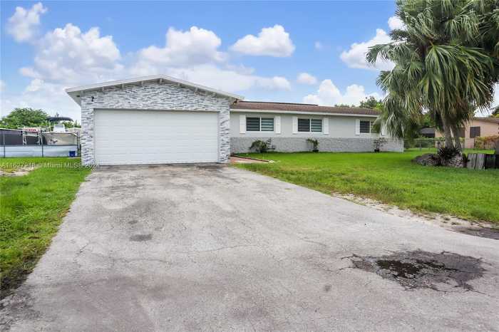 photo 2: 29721 SW 169th Ave, Homestead FL 33030