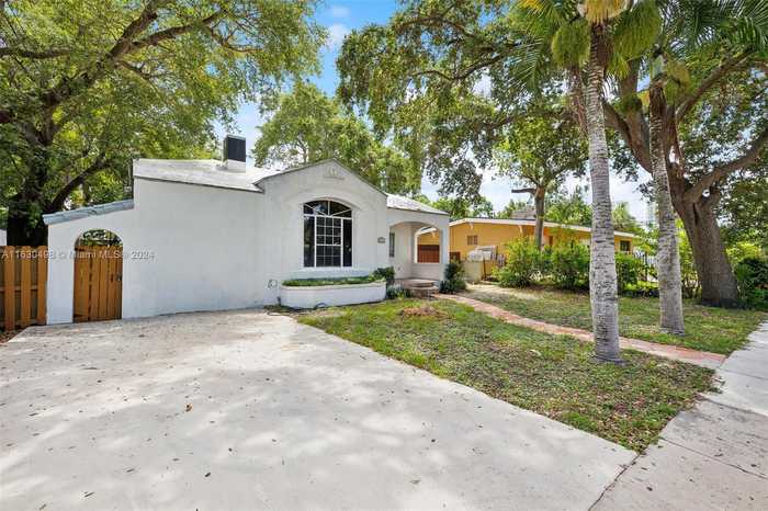 photo 2: 219 SW 23rd Rd, Miami FL 33129