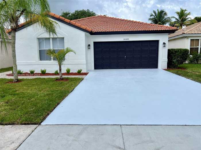 photo 1: 20882 NW 19th St, Pembroke Pines FL 33029