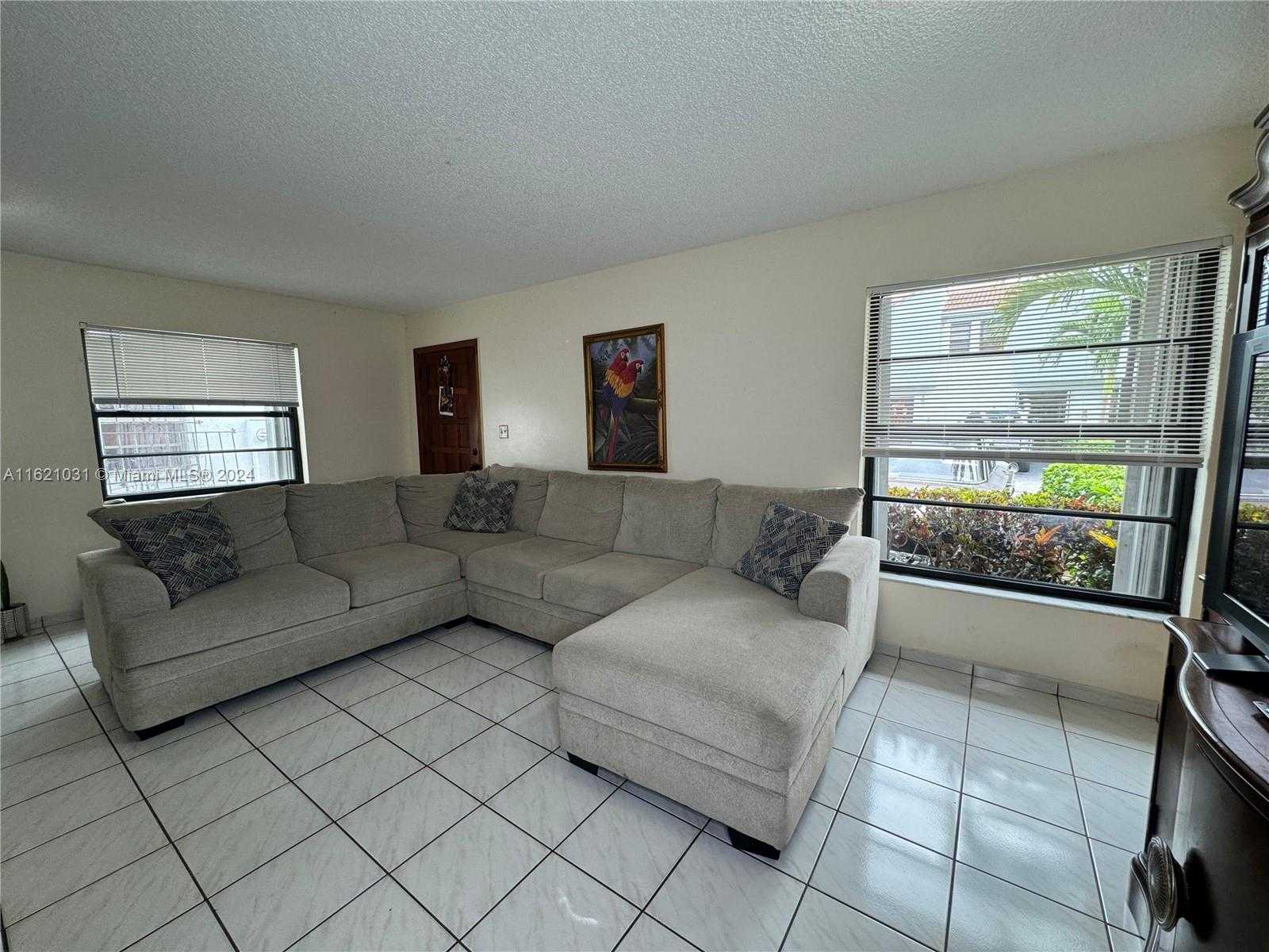 photo 3: 5240 W 24th Ct Unit 5240, Hialeah FL 33016