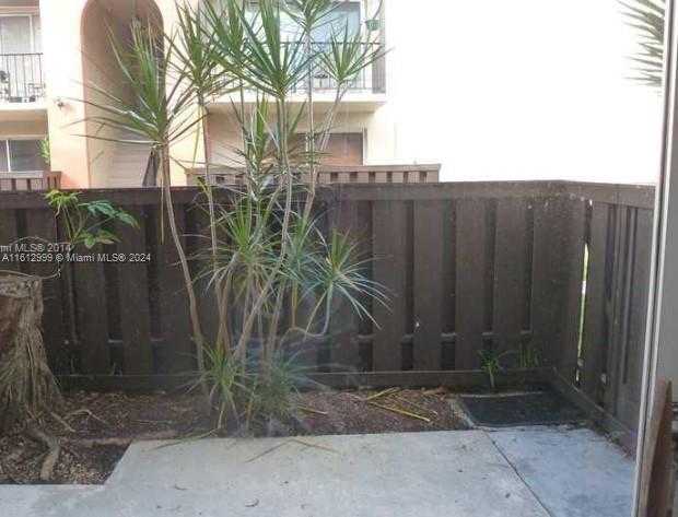 photo 2: 10794 N Kendall Dr Unit B17, Miami FL 33176