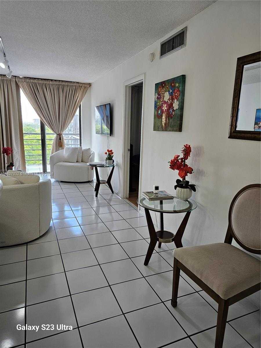 photo 1: 20500 W Country Club Dr Unit 814, Aventura FL 33180