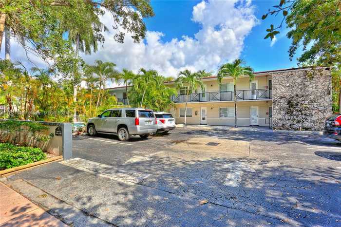 photo 7: 95 Edgewater Dr Unit 206, Coral Gables FL 33133