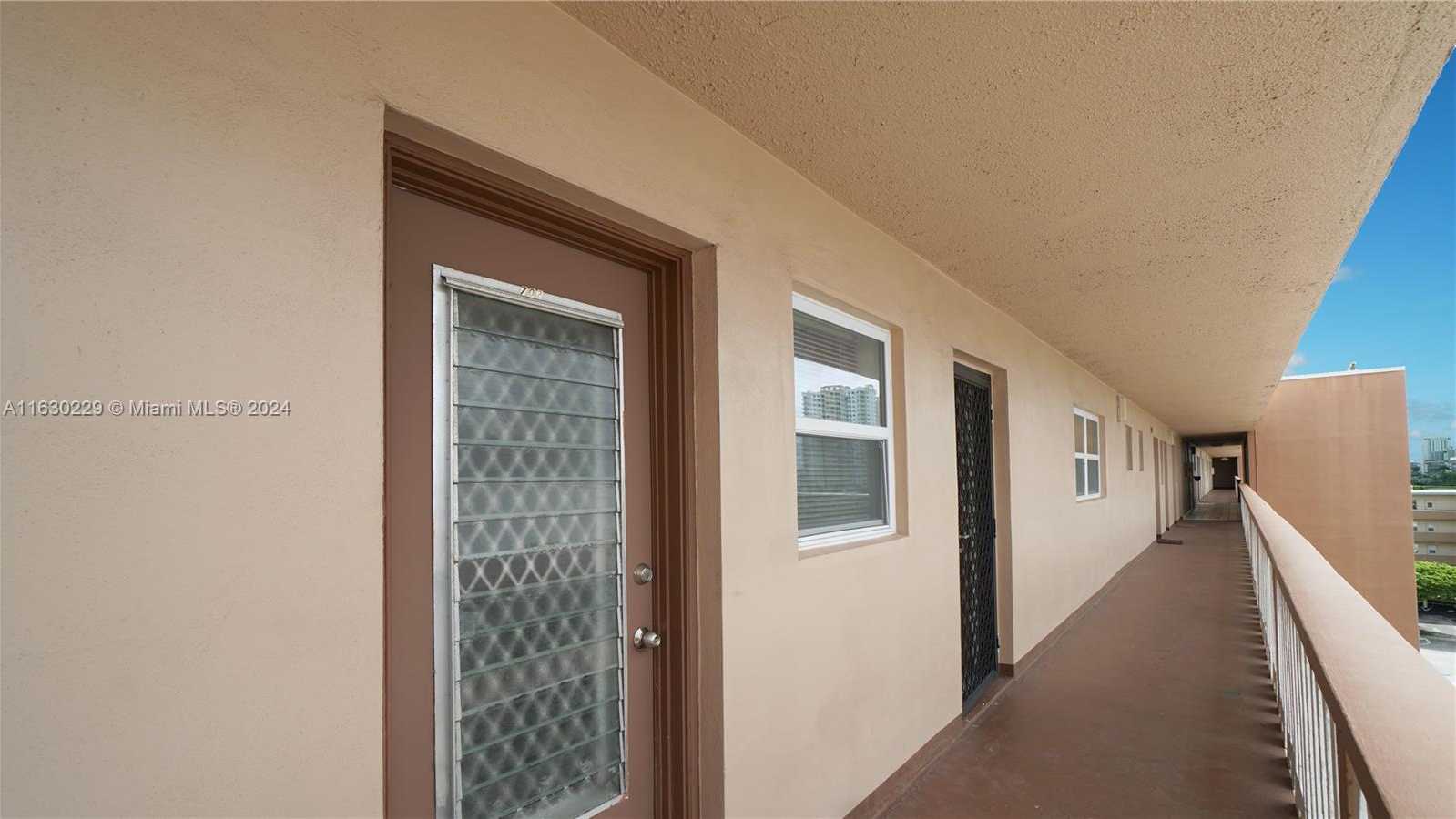 photo 2: Unit 702, Hallandale Beach FL 33009