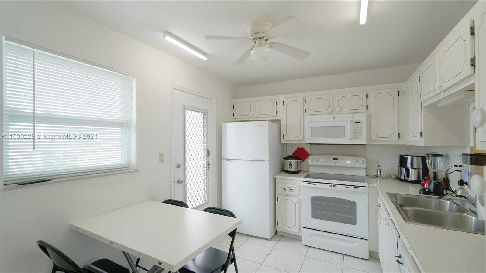 photo 3: Unit 702, Hallandale Beach FL 33009