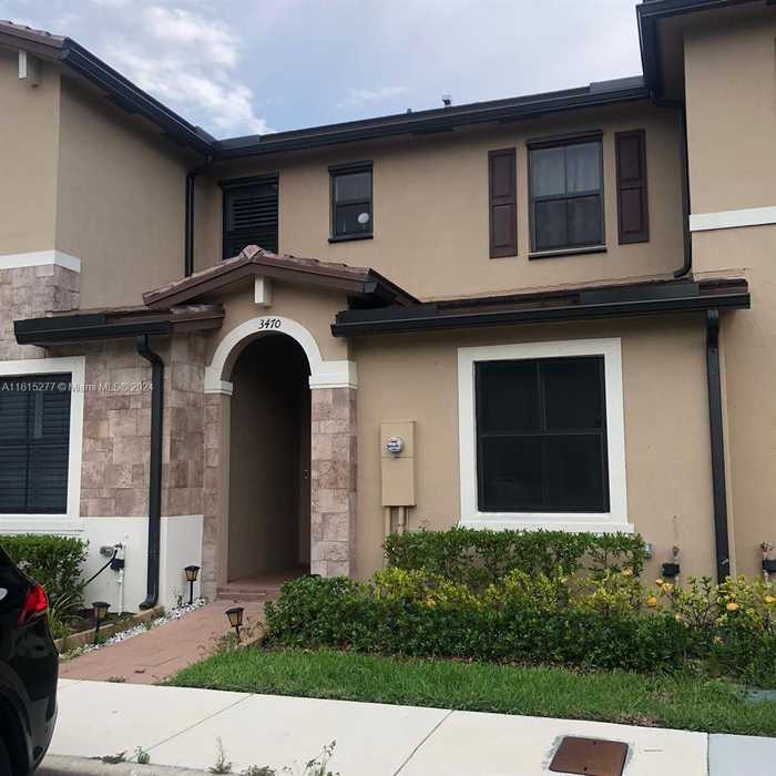 photo 1: 3470 W 114th Ter, Hialeah FL 33018