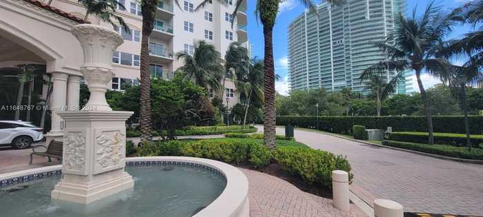 photo 2: 19900 E Country Club Dr Unit 308, Aventura FL 33180