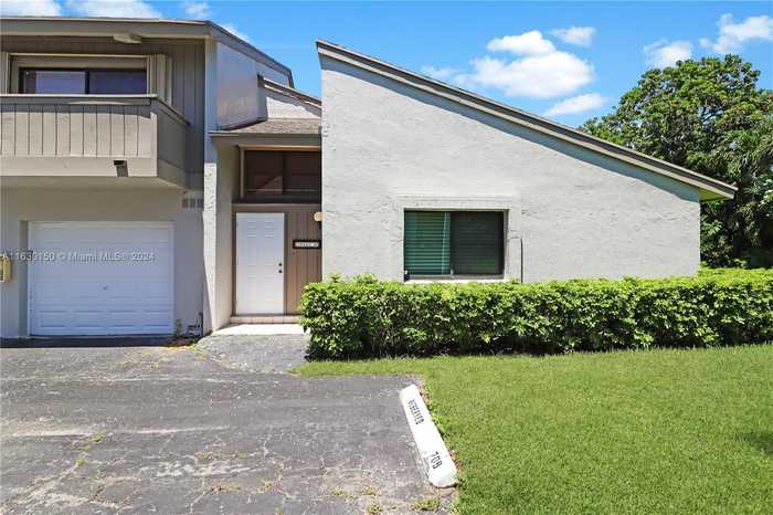 photo 2: 10665 SW 113th Pl Unit 95D, Miami FL 33176